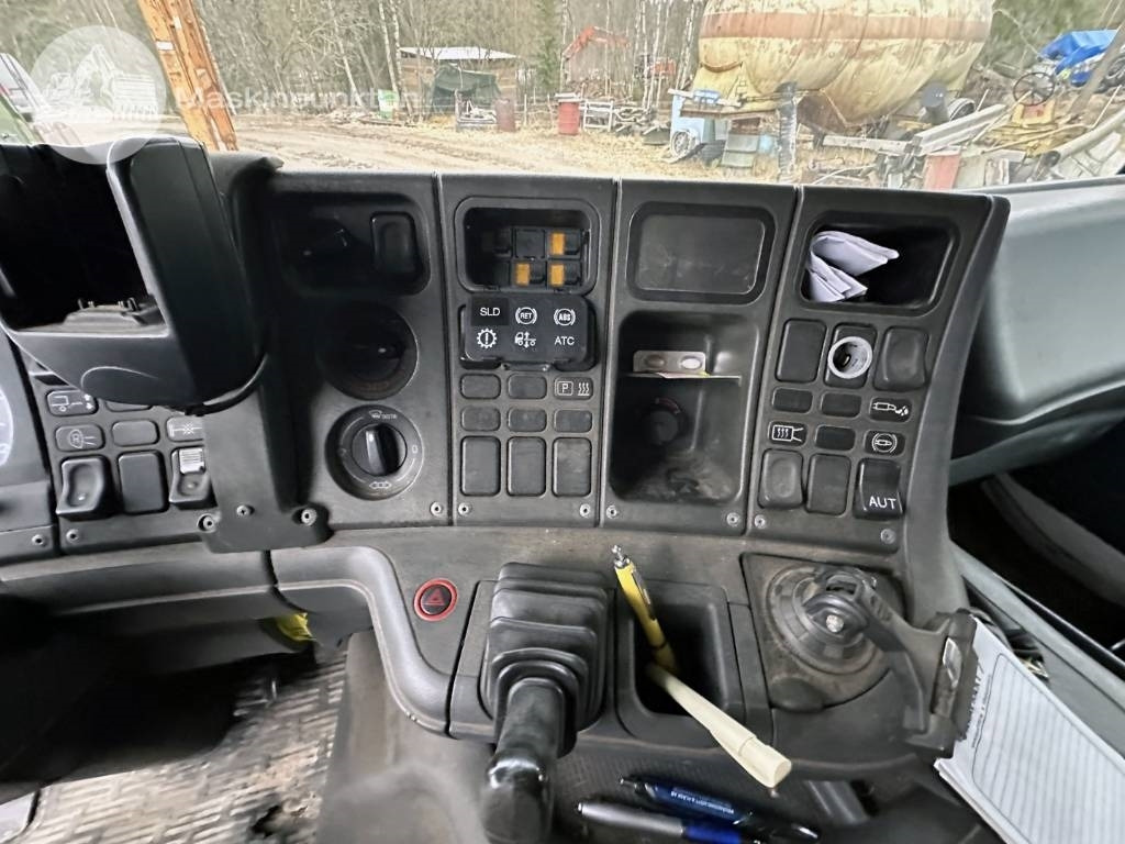 Camión caja cerrada Scania P 94-310: foto 25