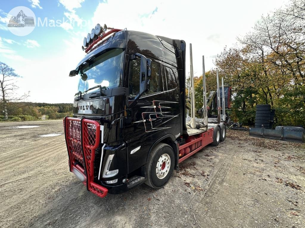 Volvo FH 64 R Timmerbil med kran  - Camión forestal: foto 1 Volvo FH 64 R Timmerbil med kran  - Camión forestal: foto 1