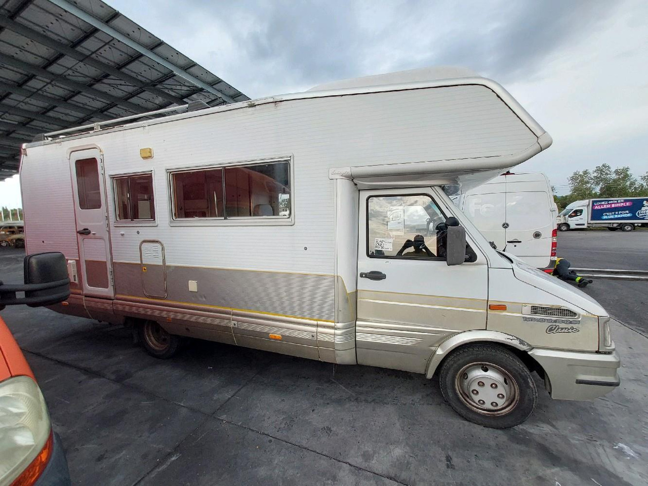 IVECO LAIKA 35.12 CAMPING 122 - Autocaravana capuchina: foto 3 IVECO LAIKA 35.12 CAMPING 122 - Autocaravana capuchina: foto 3