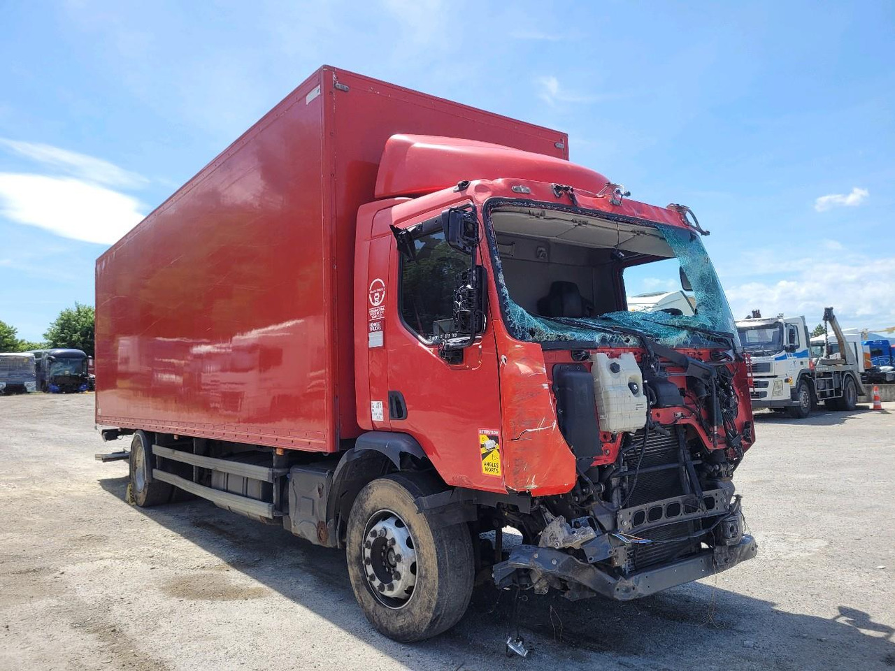 RENAULT D19 WIDE - Camión caja cerrada: foto 1 RENAULT D19 WIDE - Camión caja cerrada: foto 1