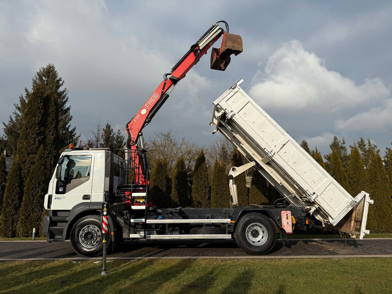 Camión grúa Iveco STRALIS 330 / 4x2/ TIPPER /FASSI F135: foto 12