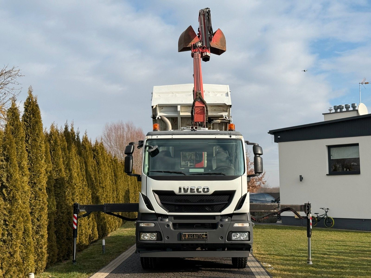 Iveco STRALIS 330 / 4x2/ TIPPER /FASSI F135 - Camión volquete, Camión grúa: foto 2 Iveco STRALIS 330 / 4x2/ TIPPER /FASSI F135 - Camión volquete, Camión grúa: foto 2