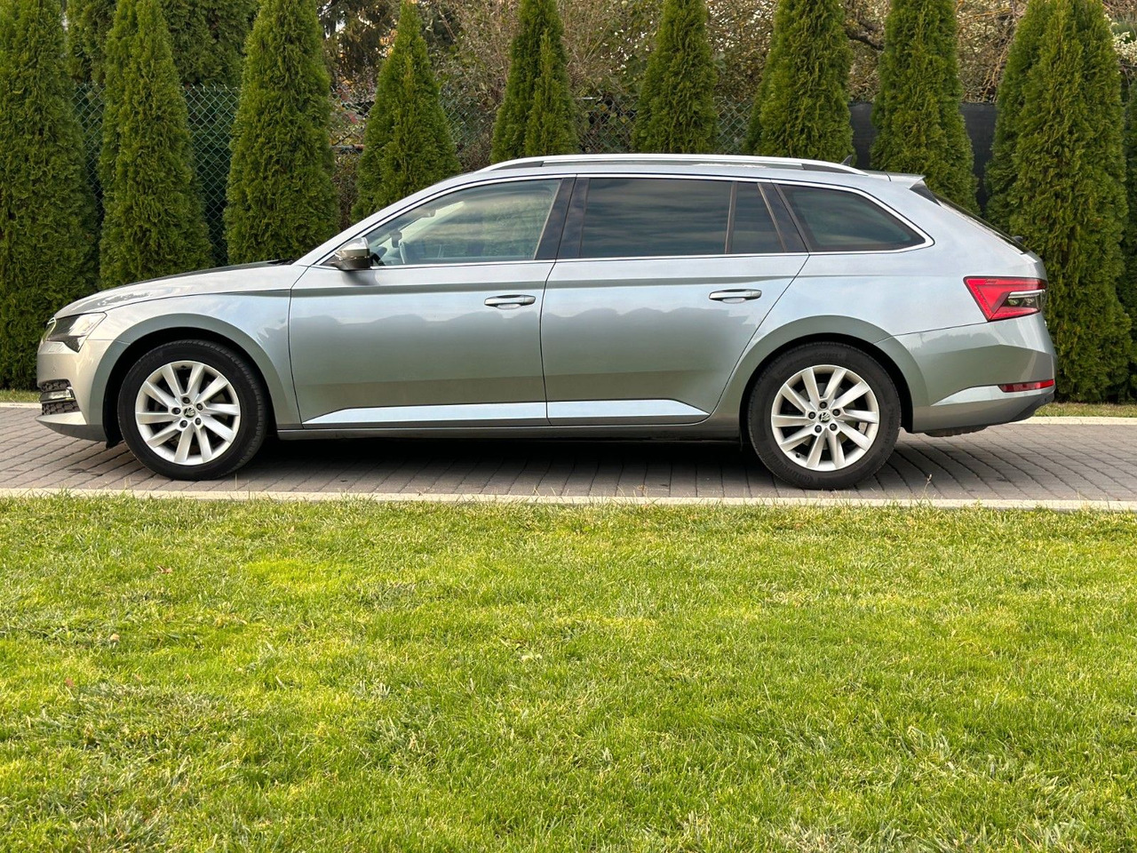 Skoda Superb 2.0 TDI SCR 147kW DSG STYLE COMBI - Coche: foto 4 Skoda Superb 2.0 TDI SCR 147kW DSG STYLE COMBI - Coche: foto 4
