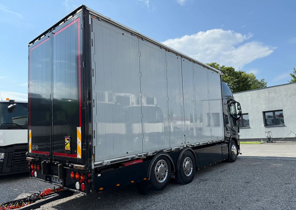 Leasing de  Volvo FH16 660 HP TANDEM 6x2 LIMITED EDITION Volvo FH16 660 HP TANDEM 6x2 LIMITED EDITION: foto 16