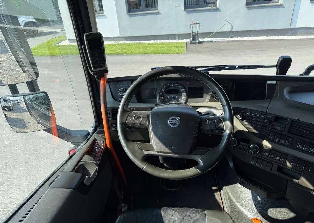 Leasing de  Volvo FH16 660 HP TANDEM 6x2 LIMITED EDITION Volvo FH16 660 HP TANDEM 6x2 LIMITED EDITION: foto 20