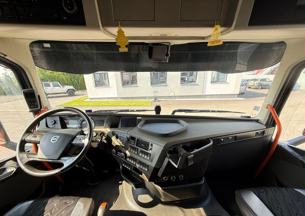 Leasing de  Volvo FH16 660 HP TANDEM 6x2 LIMITED EDITION Volvo FH16 660 HP TANDEM 6x2 LIMITED EDITION: foto 19