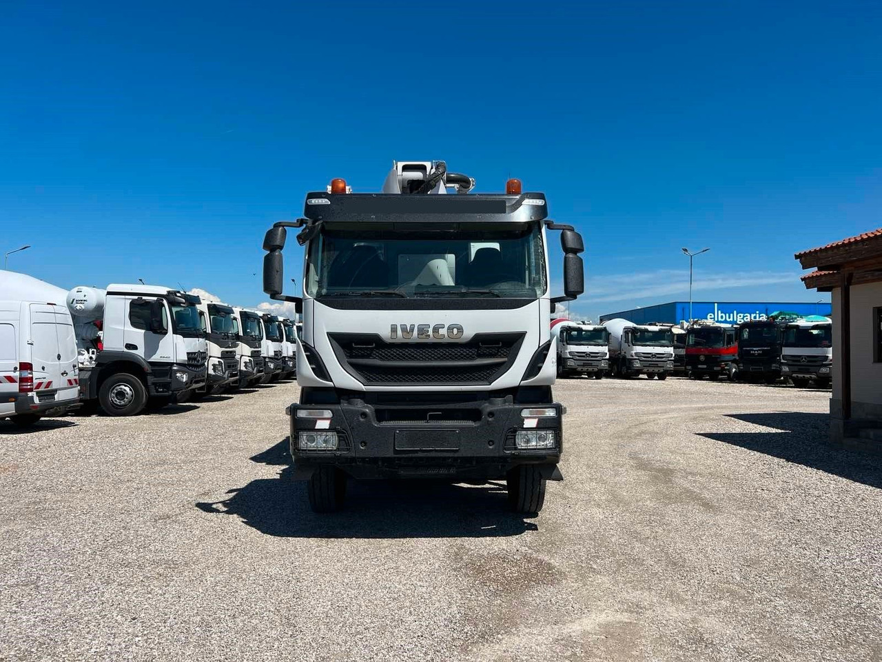 Iveco TRAKKER 500 CIFA MAGNUM MK32L - Camión bomba de hormigón: foto 2 Iveco TRAKKER 500 CIFA MAGNUM MK32L - Camión bomba de hormigón: foto 2