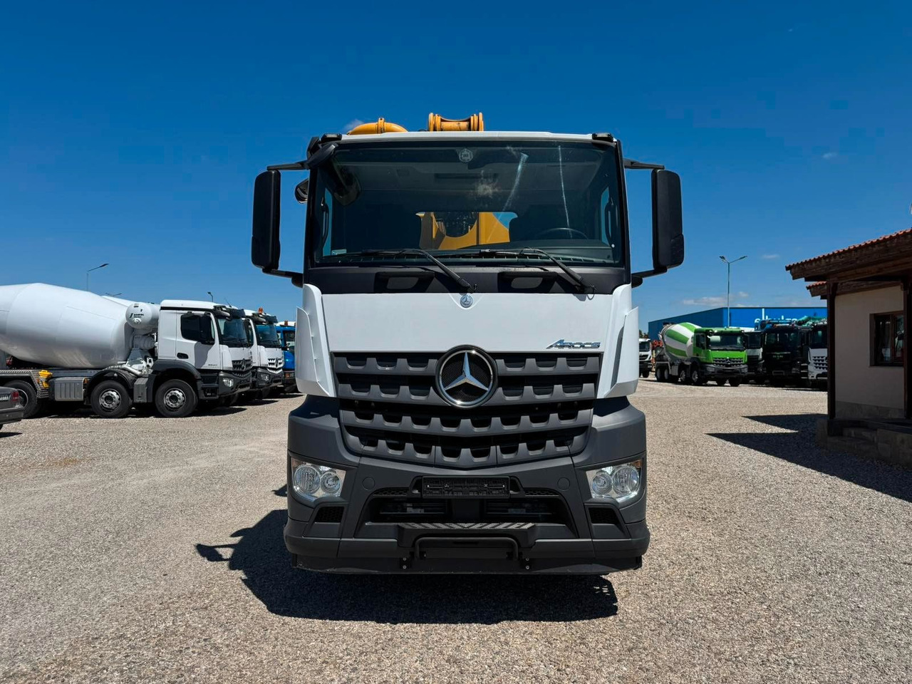 Mercedes-Benz AROCS 4442 SCHWING S43SX - Camión bomba de hormigón: foto 2 Mercedes-Benz AROCS 4442 SCHWING S43SX - Camión bomba de hormigón: foto 2