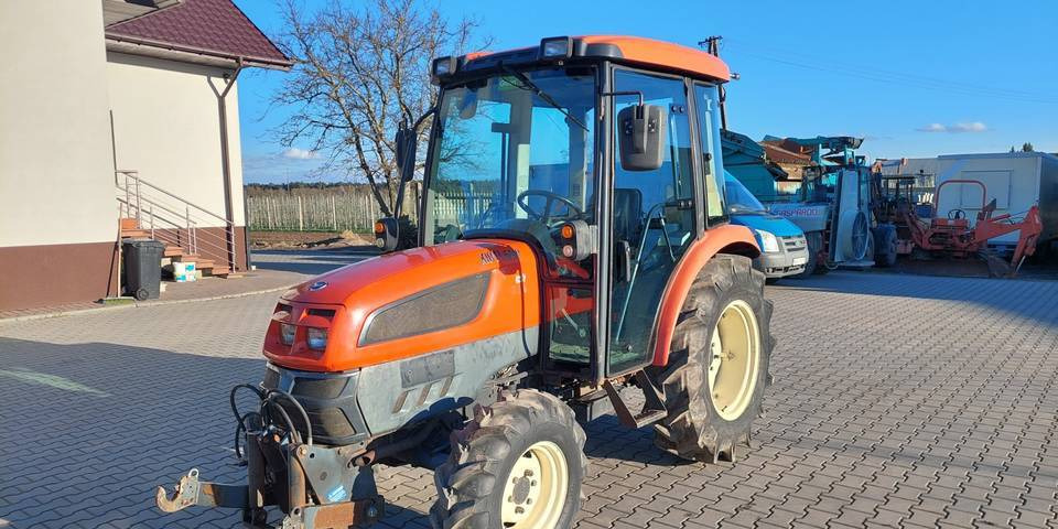 Kioti EX50 HST 50KM klimatyzacja przedni TUZ - Tractor: foto 2 Kioti EX50 HST 50KM klimatyzacja przedni TUZ - Tractor: foto 2