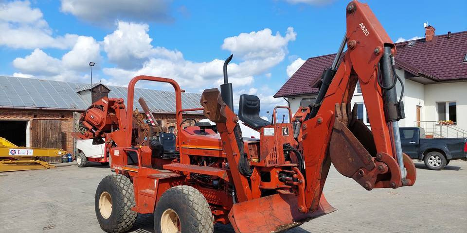 Koparka łańcuchowa pługoukładacz Ditch Witch 8020 Combo - Zanjadora: foto 2 Koparka łańcuchowa pługoukładacz Ditch Witch 8020 Combo - Zanjadora: foto 2