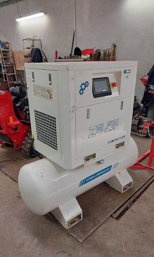 Nowy kompresor śrubowy Zelfir 7.5 kW 1100l/min zbiornik - Compresor de aire: foto 1 Nowy kompresor śrubowy Zelfir 7.5 kW 1100l/min zbiornik - Compresor de aire: foto 1