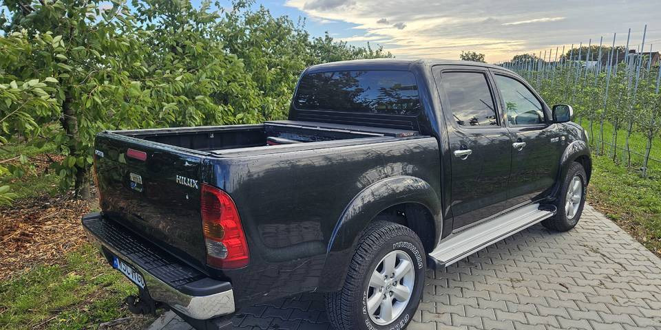 Toyota Hilux 3.0 SR5 automat 4x4 - Coche: foto 5 Toyota Hilux 3.0 SR5 automat 4x4 - Coche: foto 5
