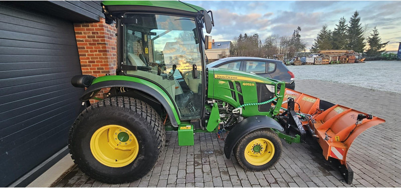 John Deere 4052R - Tractor: foto 1 John Deere 4052R - Tractor: foto 1