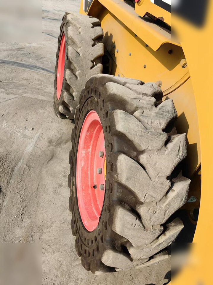 CATERPILLAR 226B - Minicargadora: foto 4 CATERPILLAR 226B - Minicargadora: foto 4