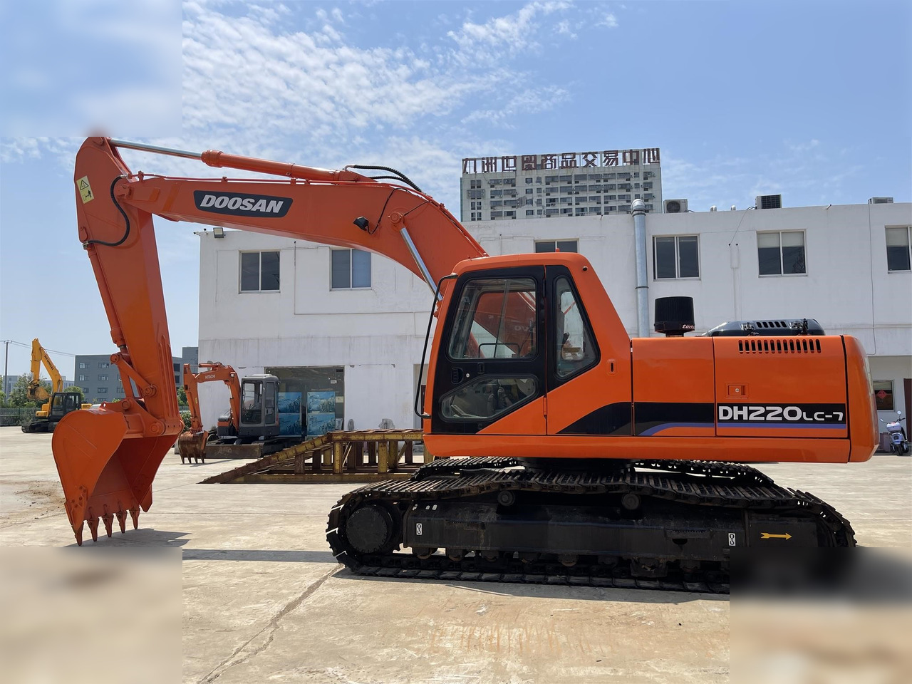 DOOSAN DH220 LC-7 - Excavadora de cadenas: foto 1 DOOSAN DH220 LC-7 - Excavadora de cadenas: foto 1