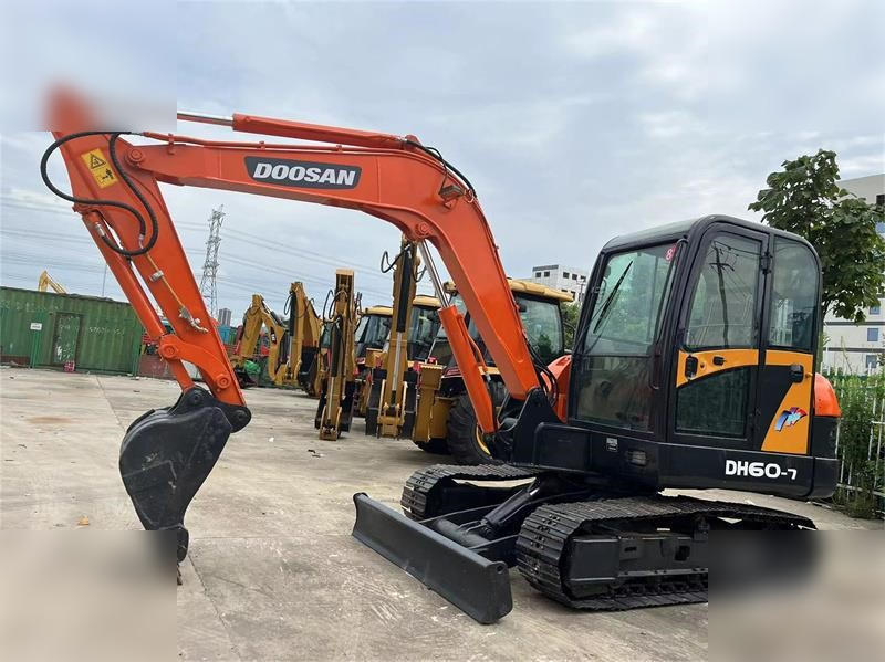 DOOSAN DH60-7 - Excavadora de cadenas: foto 4 DOOSAN DH60-7 - Excavadora de cadenas: foto 4