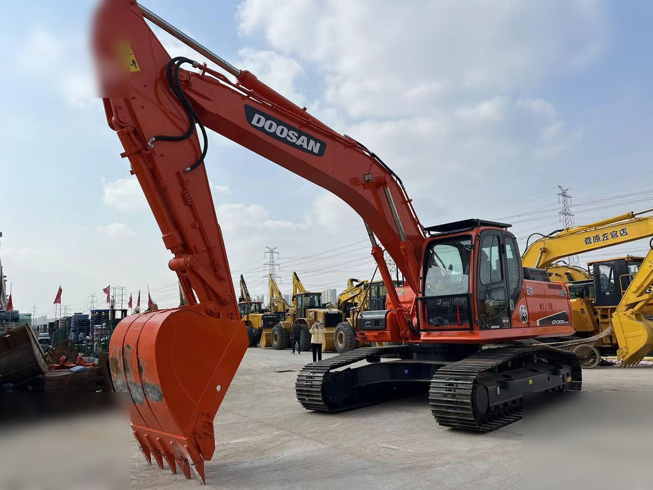 DOOSAN DX300 LC-9C - Excavadora de cadenas: foto 2 DOOSAN DX300 LC-9C - Excavadora de cadenas: foto 2