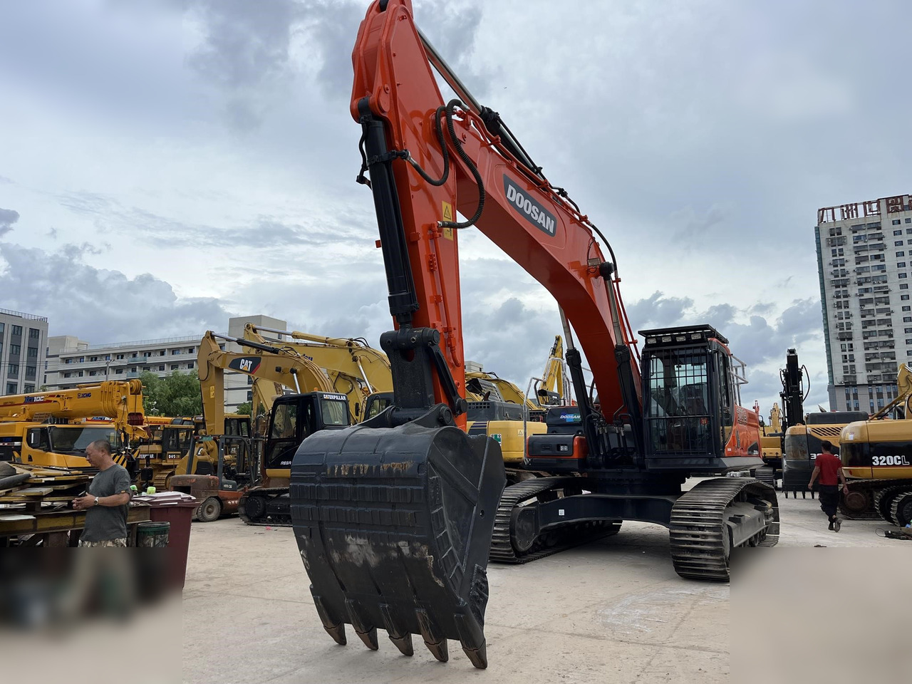 DOOSAN DX340 LCA - Excavadora de cadenas: foto 1 DOOSAN DX340 LCA - Excavadora de cadenas: foto 1