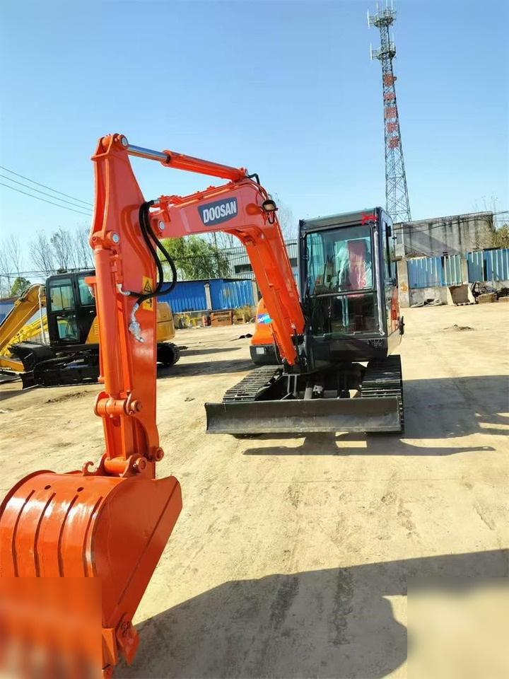 DOOSAN DX60-9C - Excavadora de cadenas: foto 4 DOOSAN DX60-9C - Excavadora de cadenas: foto 4