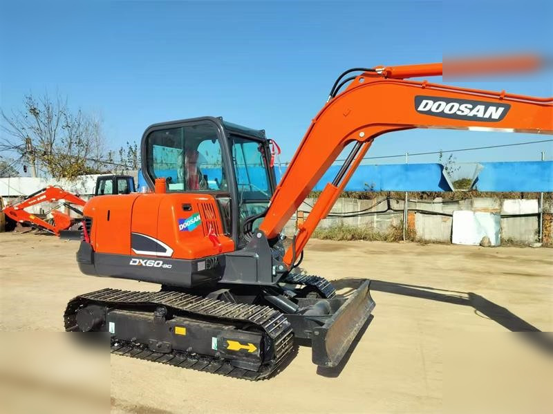 DOOSAN DX60-9C - Excavadora de cadenas: foto 3 DOOSAN DX60-9C - Excavadora de cadenas: foto 3