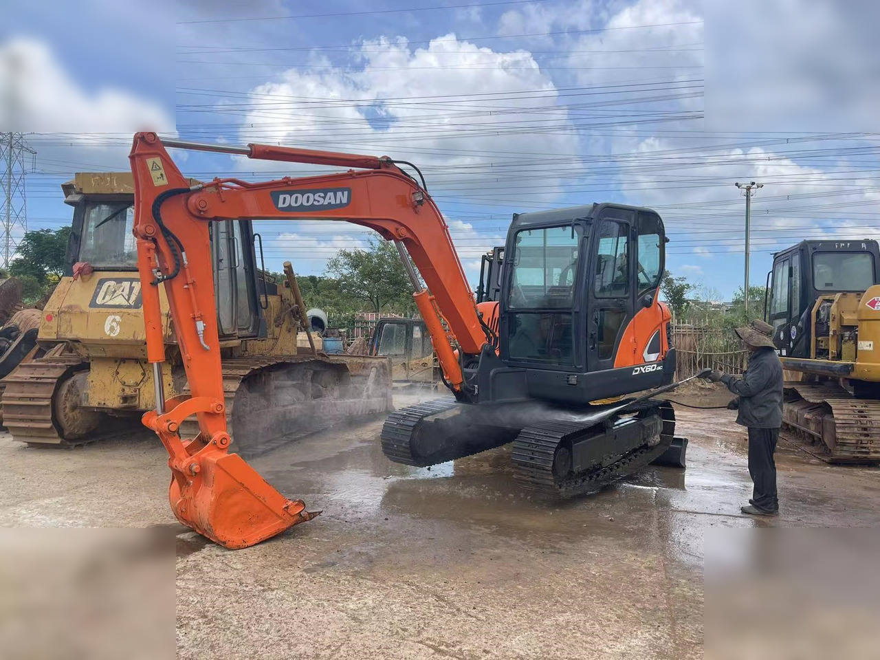 DOOSAN DX60-9C - Excavadora de cadenas: foto 1 DOOSAN DX60-9C - Excavadora de cadenas: foto 1