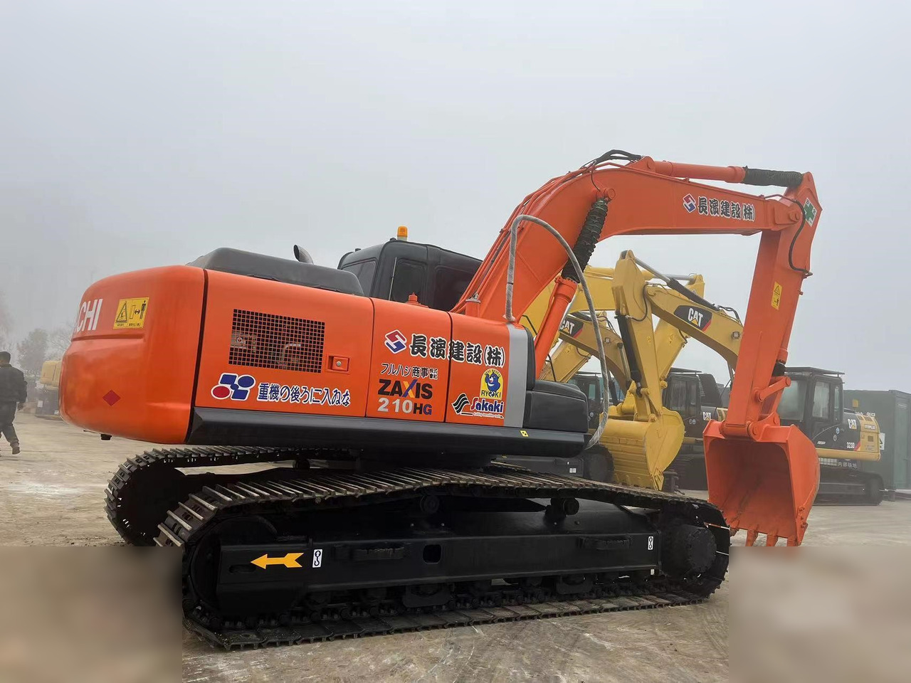 HITACHI ZX210 LC-3G - Excavadora de cadenas: foto 2 HITACHI ZX210 LC-3G - Excavadora de cadenas: foto 2