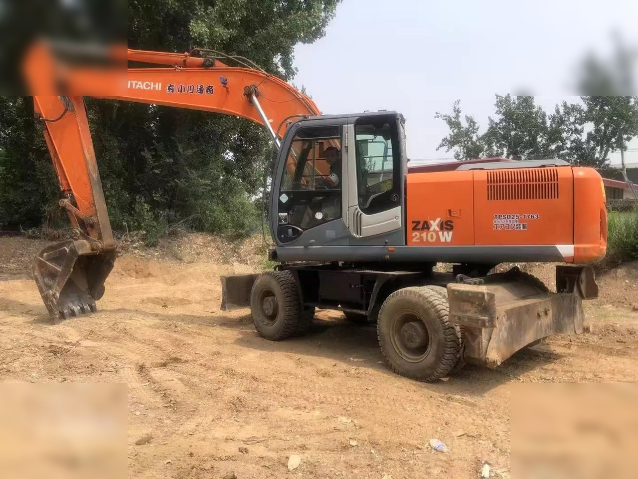 HITACHI ZX210W - Excavadora de ruedas: foto 4 HITACHI ZX210W - Excavadora de ruedas: foto 4