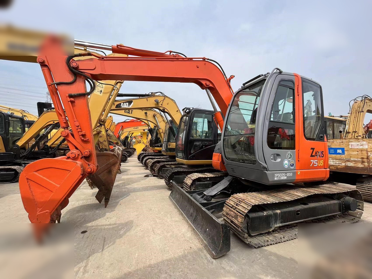 HITACHI ZX75US - Excavadora de cadenas: foto 1 HITACHI ZX75US - Excavadora de cadenas: foto 1