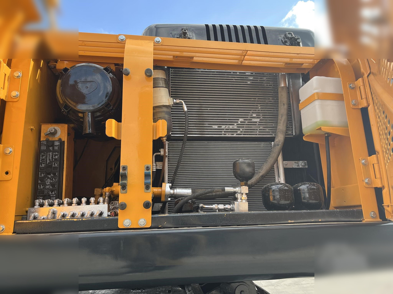 HYUNDAI ROBEX 210W-9 - Excavadora de ruedas: foto 5 HYUNDAI ROBEX 210W-9 - Excavadora de ruedas: foto 5