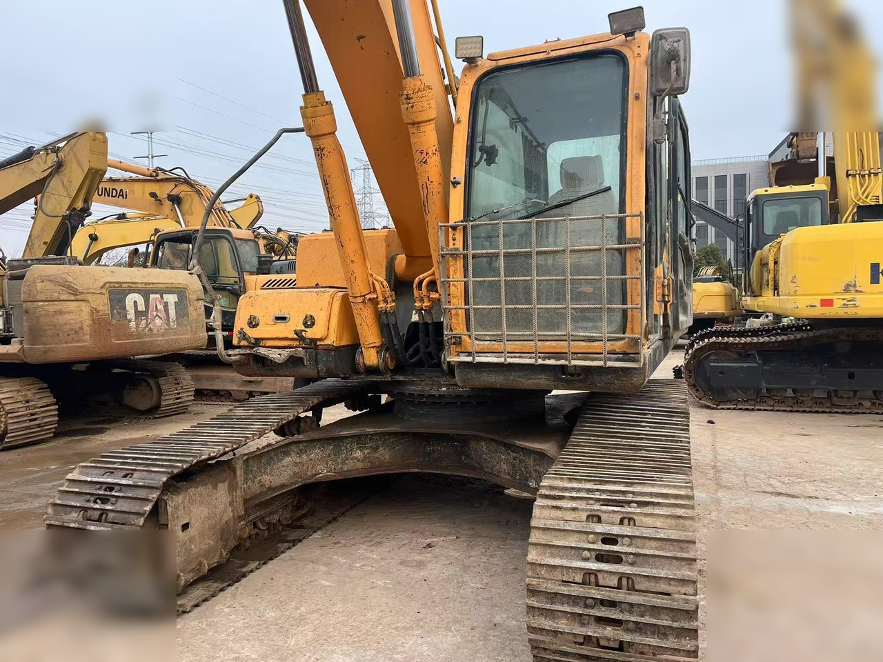 HYUNDAI ROBEX 220 LC-9S - Excavadora de cadenas: foto 3 HYUNDAI ROBEX 220 LC-9S - Excavadora de cadenas: foto 3