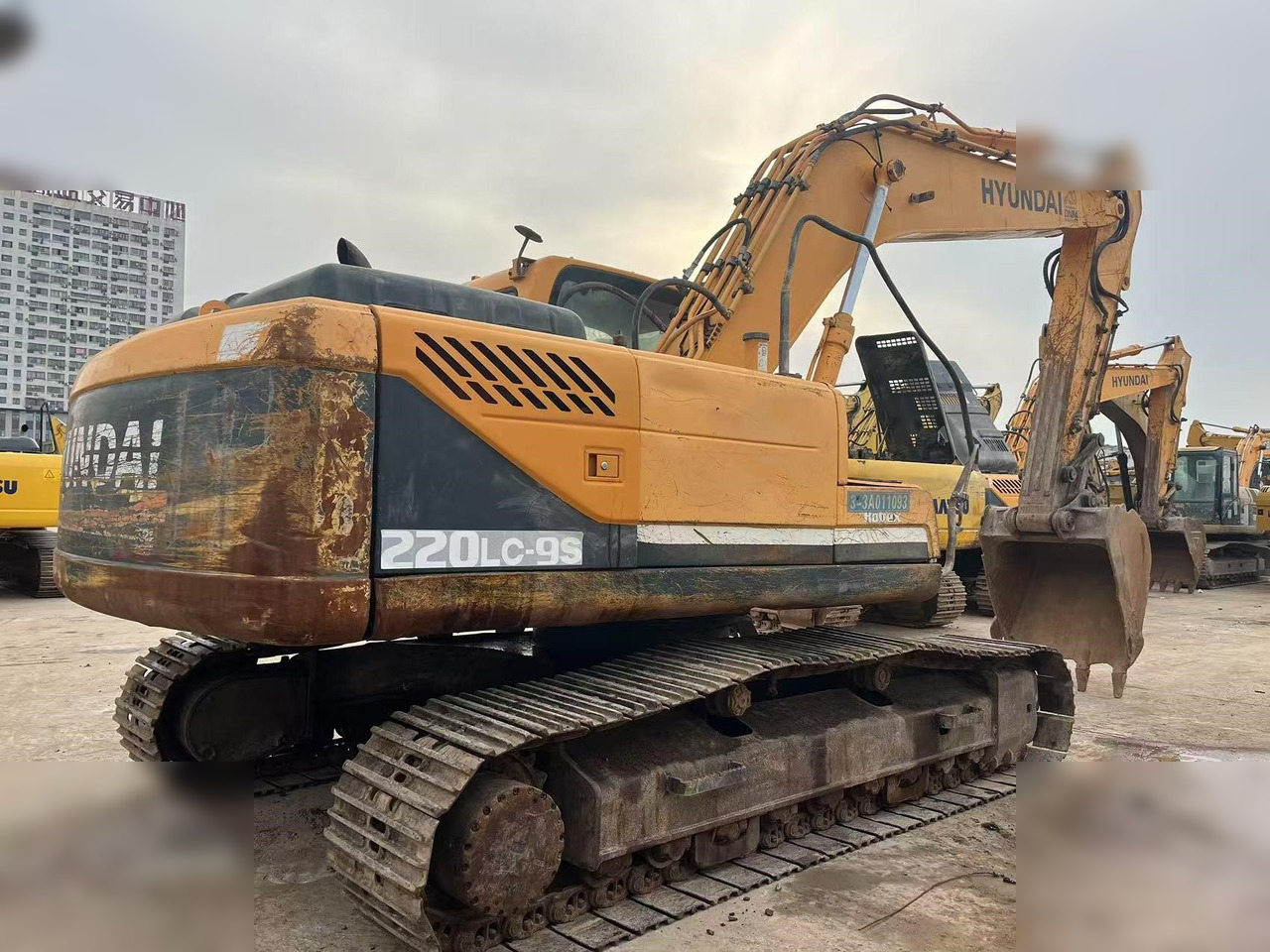 HYUNDAI ROBEX 220 LC-9S - Excavadora de cadenas: foto 4 HYUNDAI ROBEX 220 LC-9S - Excavadora de cadenas: foto 4