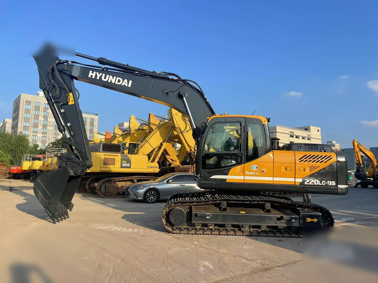 HYUNDAI ROBEX 220 LC-9S - Excavadora de cadenas: foto 1 HYUNDAI ROBEX 220 LC-9S - Excavadora de cadenas: foto 1