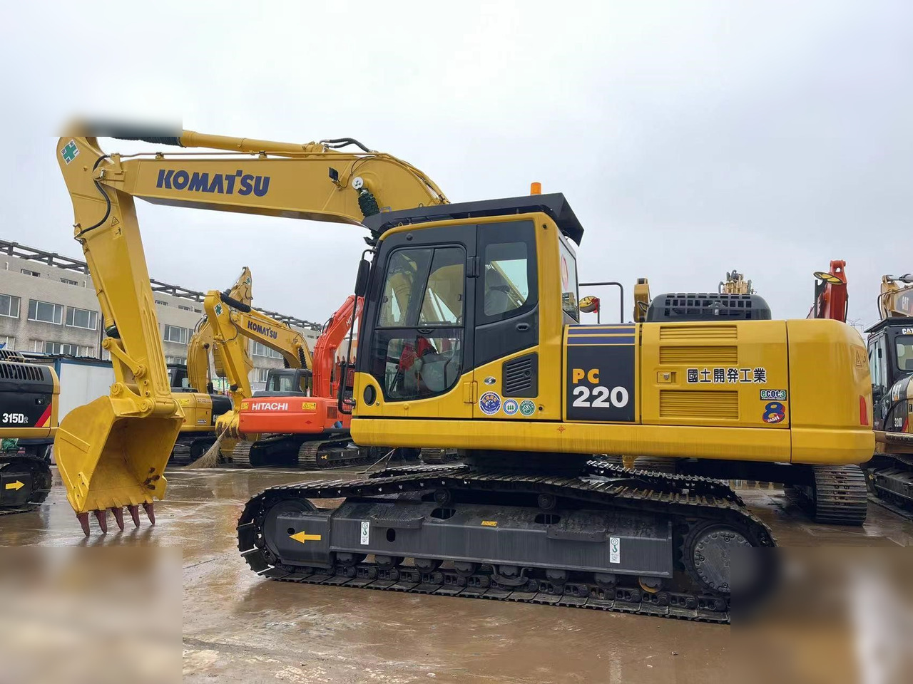 KOMATSU PC200-8 - Excavadora de cadenas: foto 1 KOMATSU PC200-8 - Excavadora de cadenas: foto 1