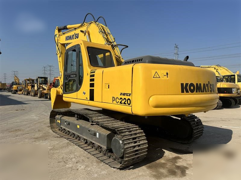 KOMATSU PC220-6 - Excavadora de cadenas: foto 2 KOMATSU PC220-6 - Excavadora de cadenas: foto 2