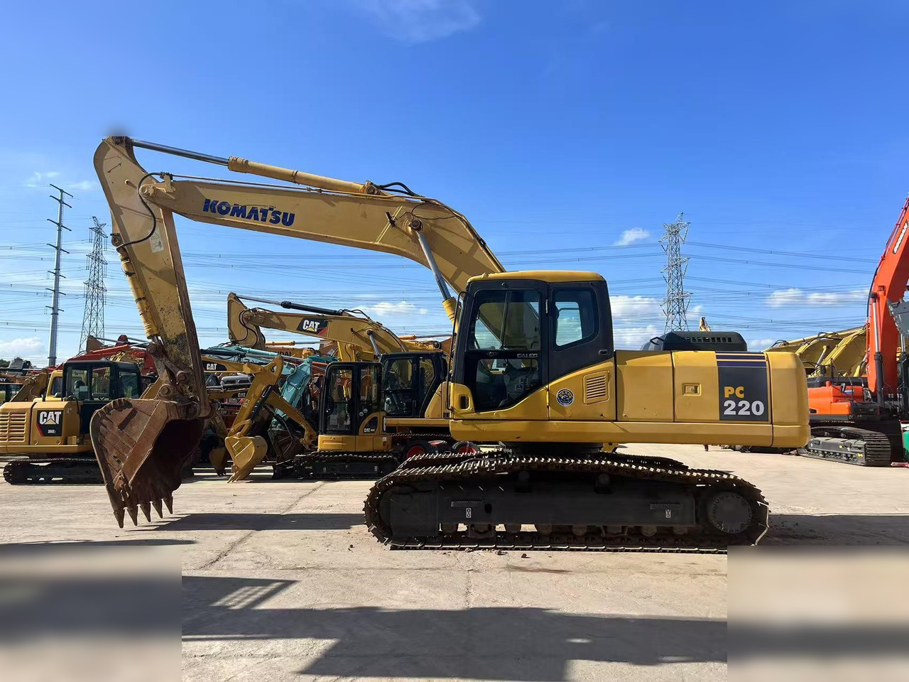 KOMATSU PC220-7 - Excavadora de cadenas: foto 1 KOMATSU PC220-7 - Excavadora de cadenas: foto 1