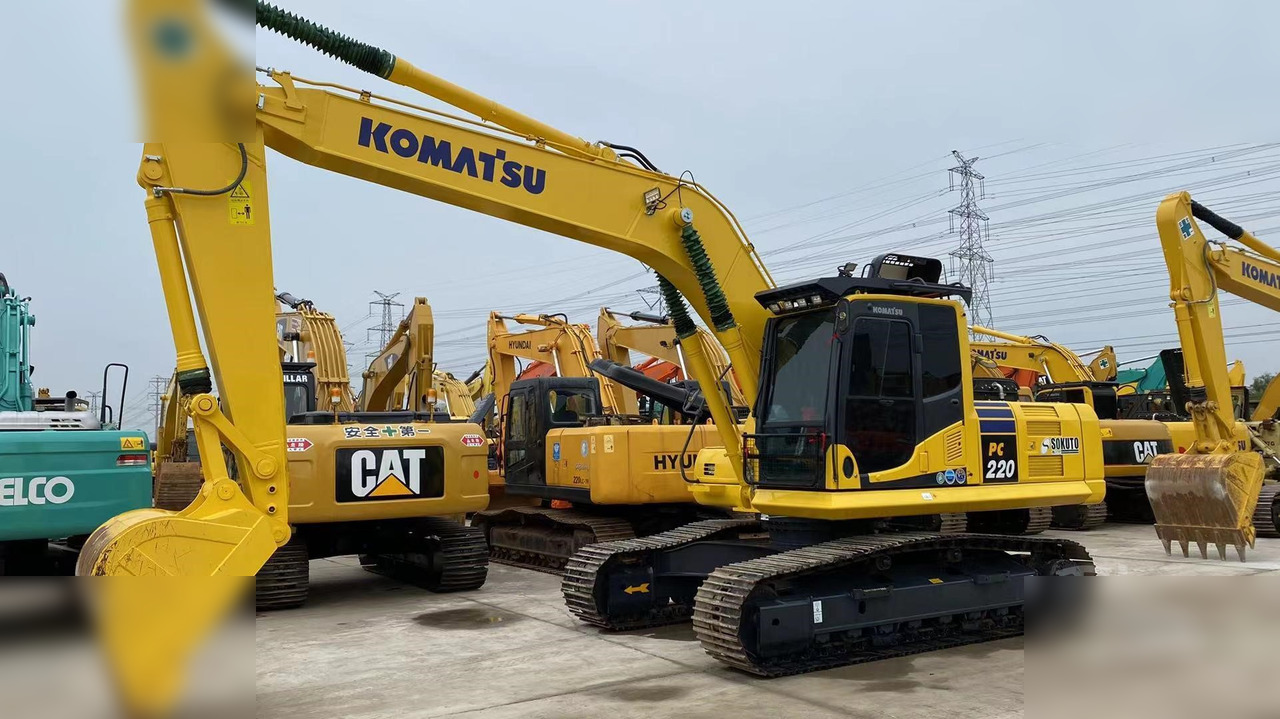 KOMATSU PC220-8 - Excavadora de cadenas: foto 2 KOMATSU PC220-8 - Excavadora de cadenas: foto 2