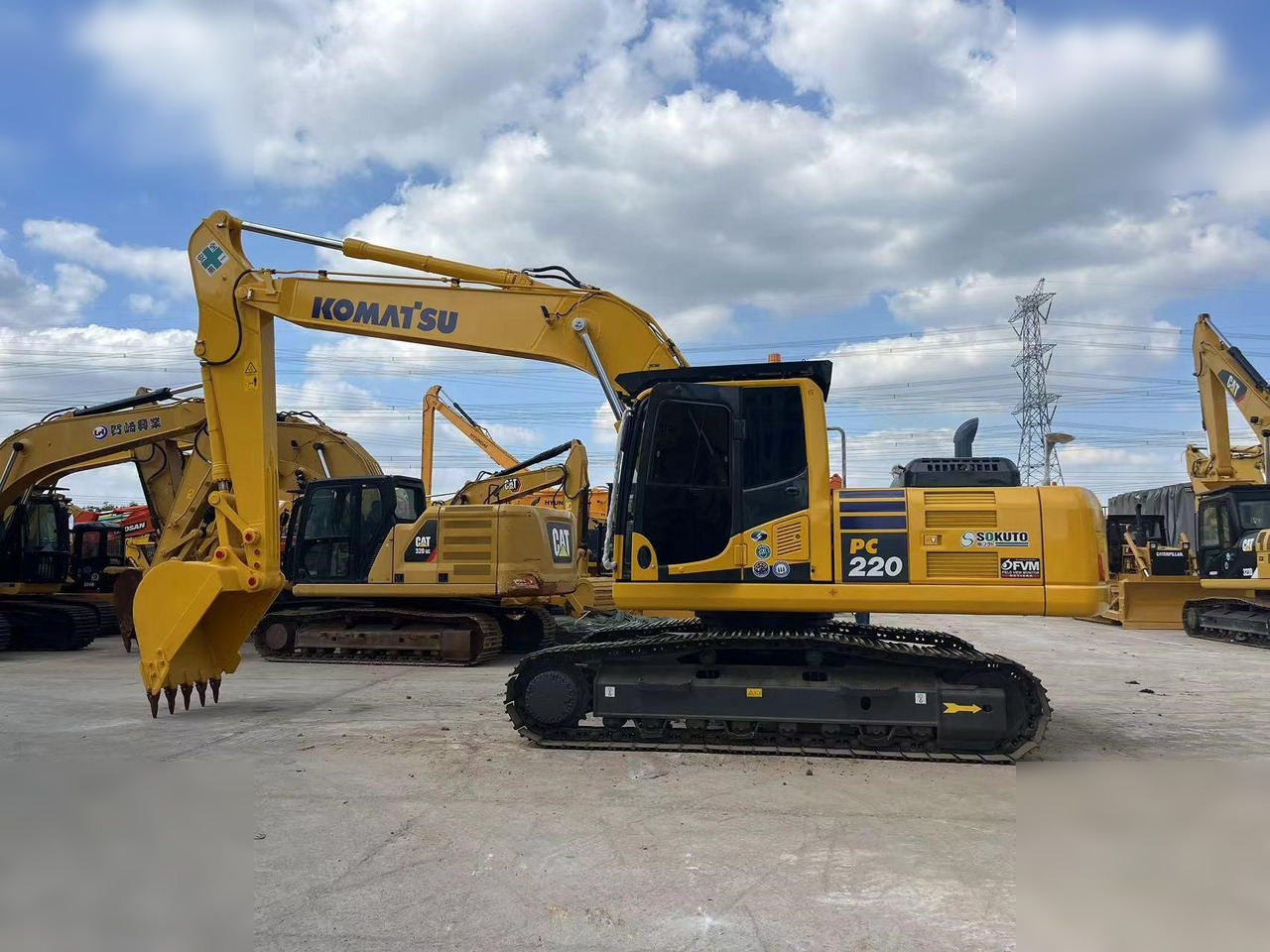 KOMATSU PC220-8 - Excavadora de cadenas: foto 2 KOMATSU PC220-8 - Excavadora de cadenas: foto 2