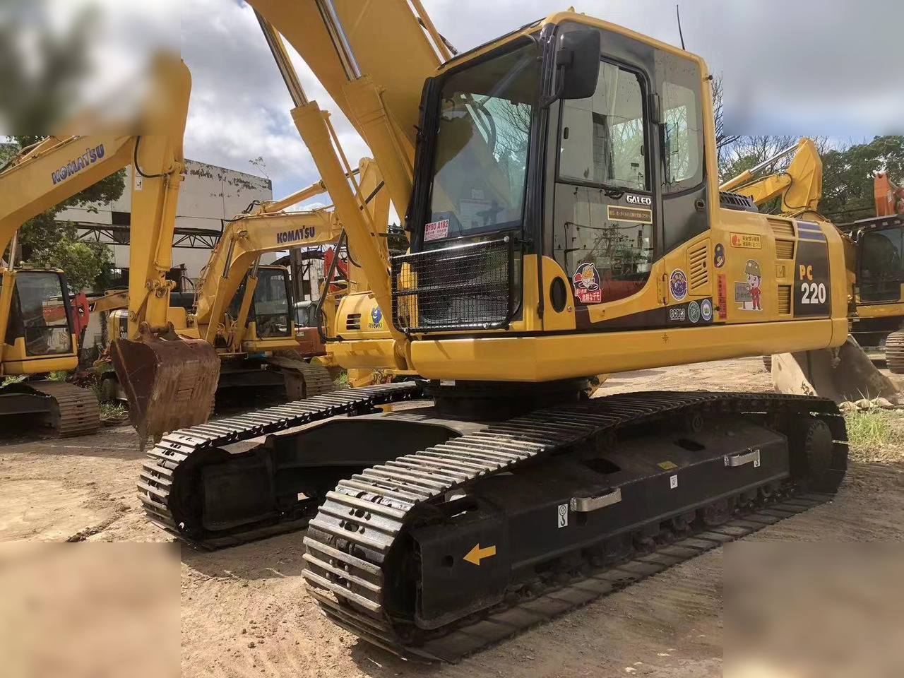 KOMATSU PC220-8N1 - Excavadora de cadenas: foto 5 KOMATSU PC220-8N1 - Excavadora de cadenas: foto 5