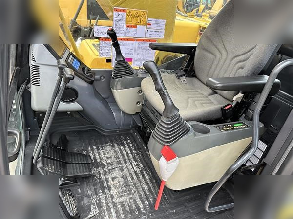 Excavadora de cadenas KOMATSU PC240 LC-8: foto 6