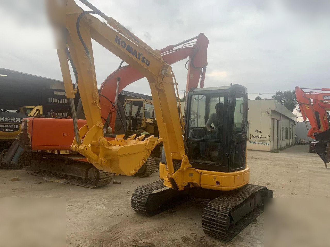 KOMATSU PC40MR-2 - Miniexcavadora: foto 4 KOMATSU PC40MR-2 - Miniexcavadora: foto 4
