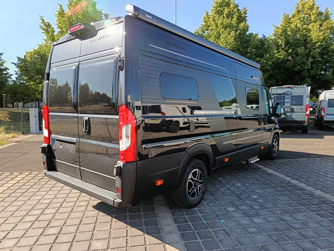 Adria Twin Edition 640 SGX Maxi 132kW*138L KÜHLSCHRANK - Cámper: foto 5 Adria Twin Edition 640 SGX Maxi 132kW*138L KÜHLSCHRANK - Cámper: foto 5