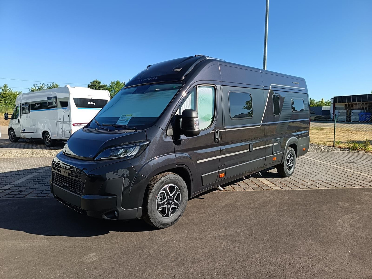 Adria Twin Edition 640 SGX Maxi 132kW*138L KÜHLSCHRANK - Cámper: foto 2 Adria Twin Edition 640 SGX Maxi 132kW*138L KÜHLSCHRANK - Cámper: foto 2