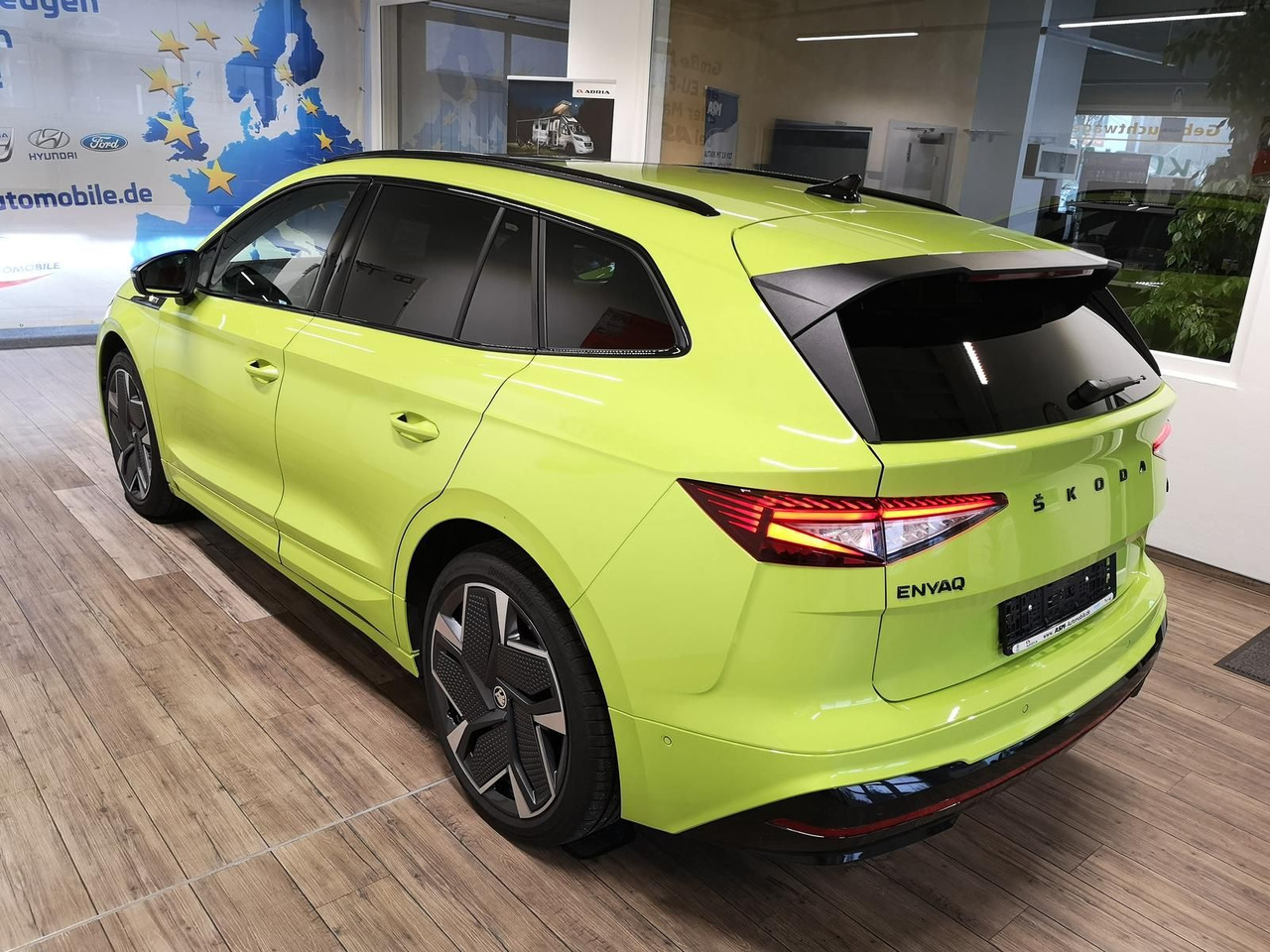 Skoda Enyaq iV RS 220 kW*PSD*AHK*virt.Pedal*360°Kamera - SUV/ Todoterreno: foto 4 Skoda Enyaq iV RS 220 kW*PSD*AHK*virt.Pedal*360°Kamera - SUV/ Todoterreno: foto 4