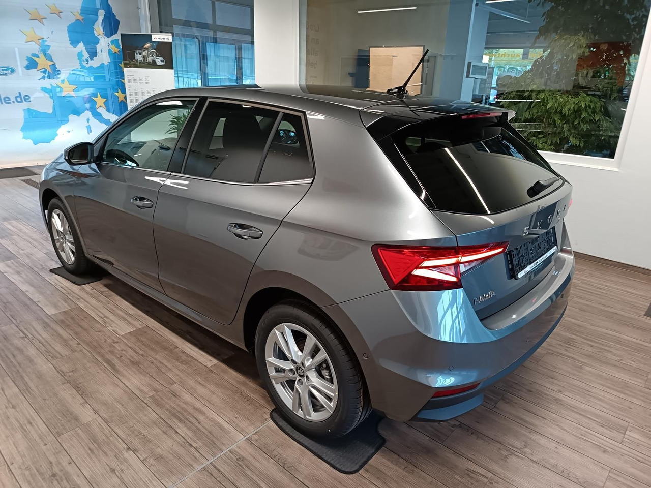Skoda Fabia 30 Jahre DSG*VORBER.AHK*LED*R-KAM*TEMP*DAB - Sedan: foto 4 Skoda Fabia 30 Jahre DSG*VORBER.AHK*LED*R-KAM*TEMP*DAB - Sedan: foto 4
