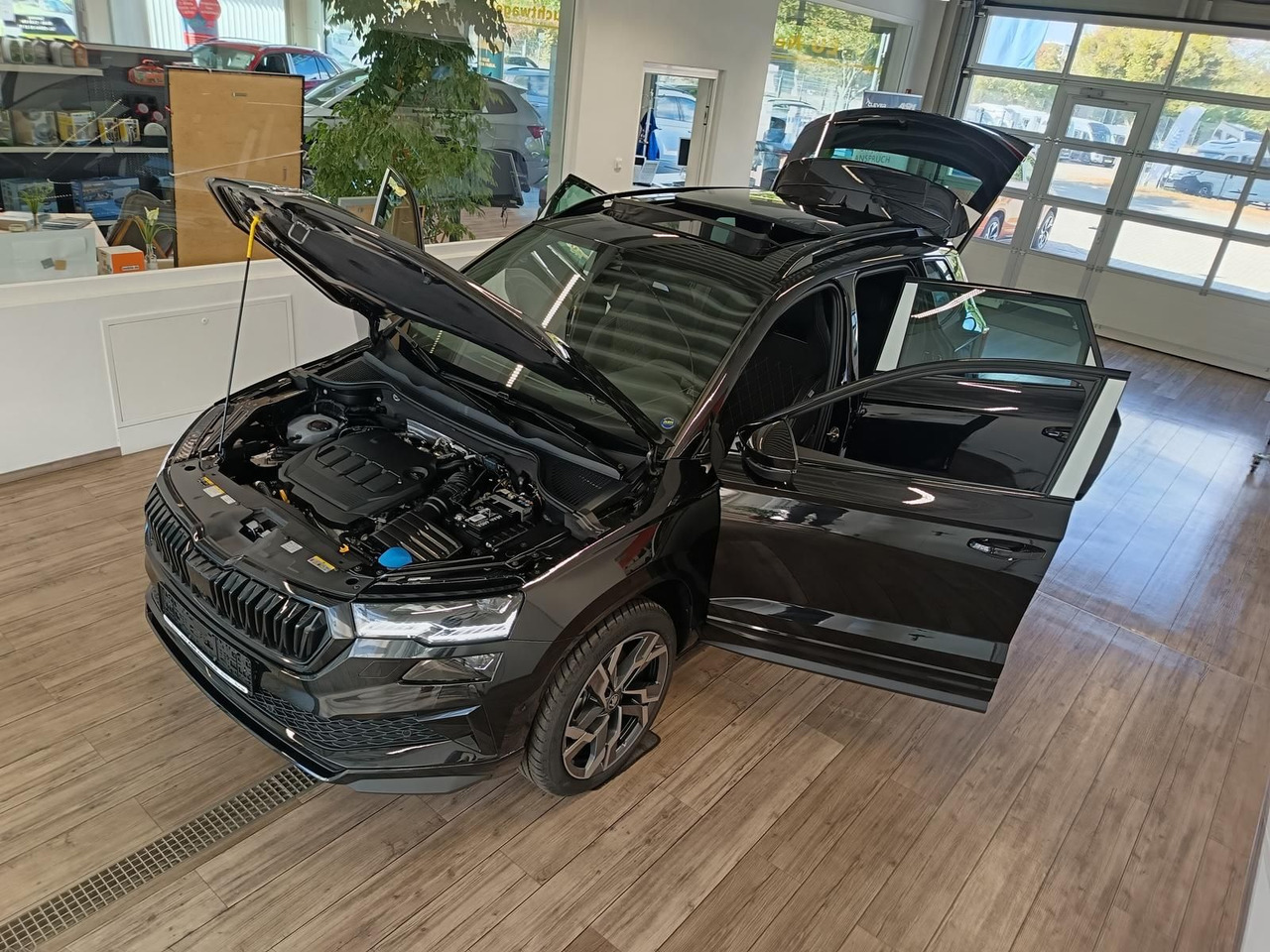 Skoda Karoq Sportline 2,0 TDI 4x4*AHK*PSD*STD.HZG*DCC* - SUV/ Todoterreno: foto 2 Skoda Karoq Sportline 2,0 TDI 4x4*AHK*PSD*STD.HZG*DCC* - SUV/ Todoterreno: foto 2