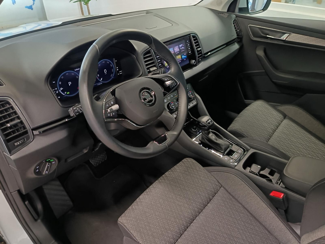 SUV/ Todoterreno Skoda Karoq Style 1,5TSI DSG*AHK-VORBER*NAVI*LED*R-KAM: foto 21 SUV/ Todoterreno Skoda Karoq Style 1,5TSI DSG*AHK-VORBER*NAVI*LED*R-KAM: foto 21