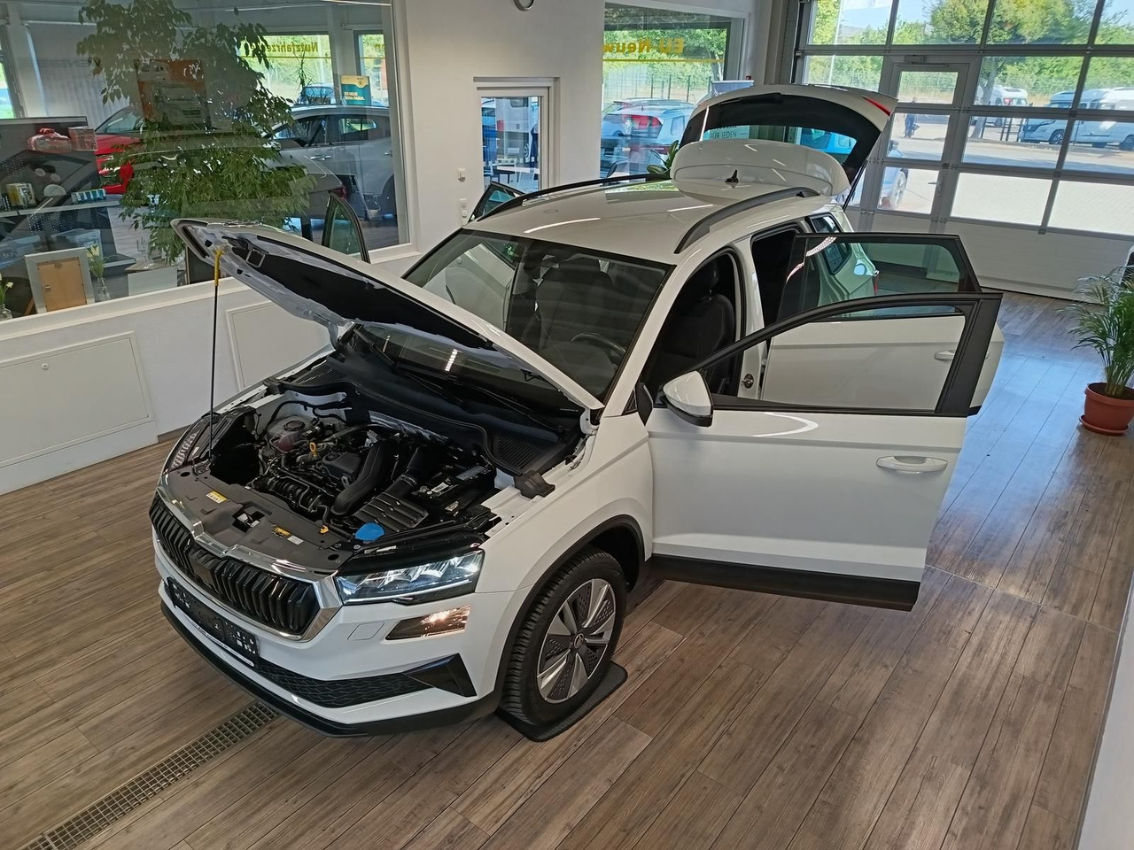 Skoda Karoq Style 1,5TSI DSG*AHK-VORBER*NAVI*LED*R-KAM - SUV/ Todoterreno: foto 2 Skoda Karoq Style 1,5TSI DSG*AHK-VORBER*NAVI*LED*R-KAM - SUV/ Todoterreno: foto 2