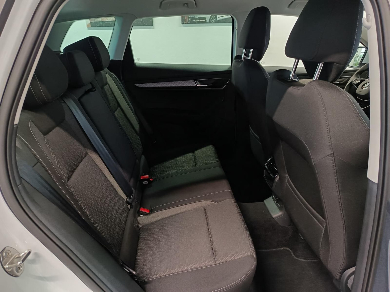 SUV/ Todoterreno Skoda Karoq Style 1,5TSI DSG*AHK-VORBER*NAVI*LED*R-KAM: foto 19 SUV/ Todoterreno Skoda Karoq Style 1,5TSI DSG*AHK-VORBER*NAVI*LED*R-KAM: foto 19