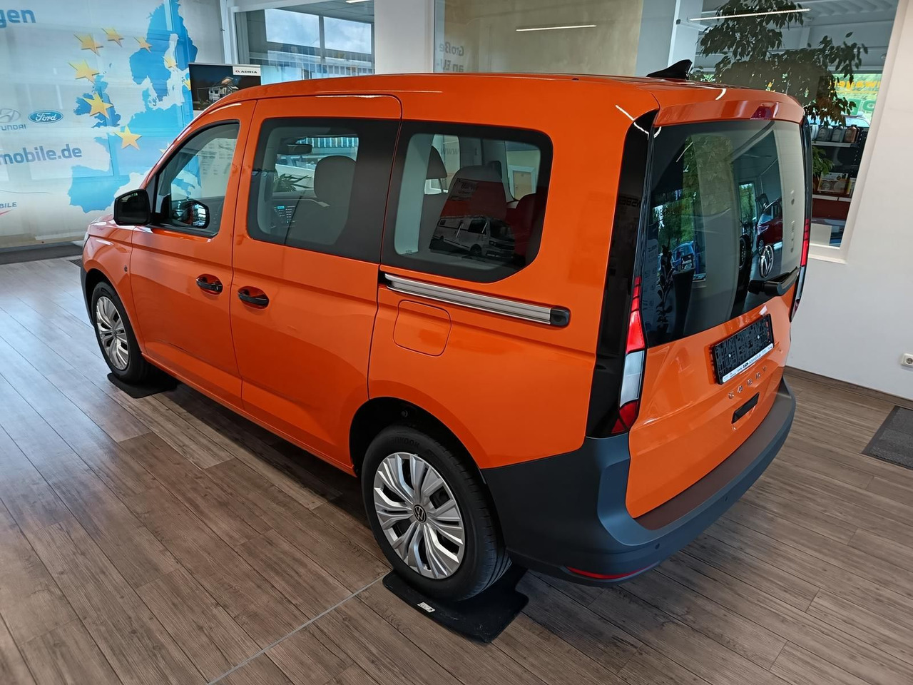 Volkswagen Caddy 2.0 TDI 75 kW*PDC*TEMP*DAB*KLIMA*5-SITZER* - Coche familiar: foto 4 Volkswagen Caddy 2.0 TDI 75 kW*PDC*TEMP*DAB*KLIMA*5-SITZER* - Coche familiar: foto 4