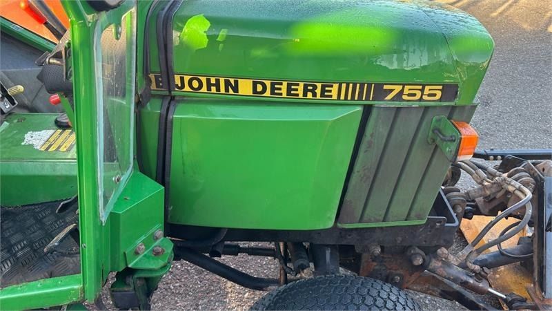 John Deere 755 Kompakt traktor - Tractor municipal: foto 2 John Deere 755 Kompakt traktor - Tractor municipal: foto 2